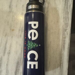 Tervis - Life Is Good Navy Holiday "Peace" Water Bottle
24 oz like new!